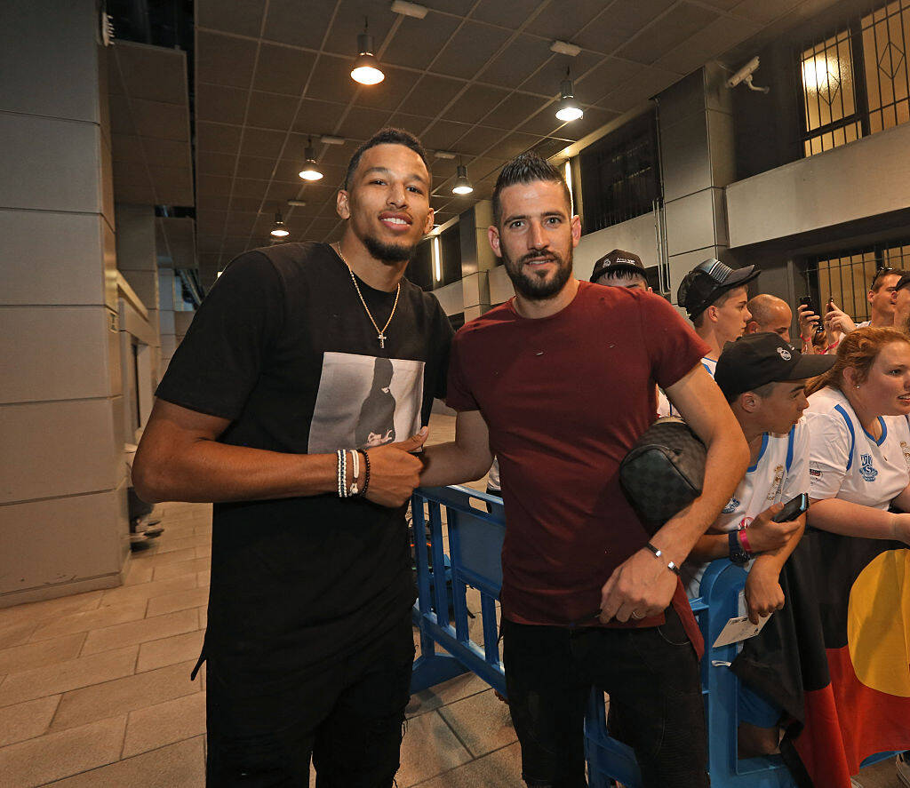 通过球心 通过球心